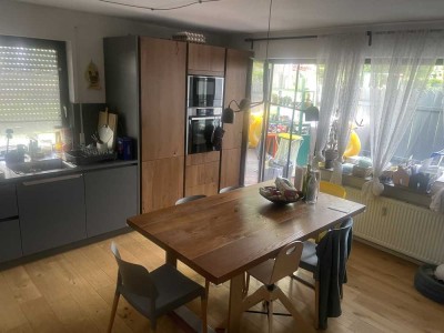 Stilvolle &Modernisierte Wohnung mit 2,5 Zimmern Einbauküche in Leonberg