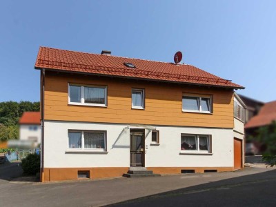Zweifamilienhaus mit Scheune – Modernisierungs- und Gestaltungspotenzial für Handwerker