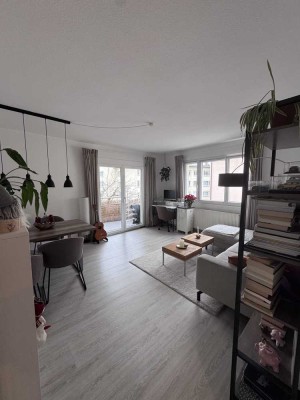 Helle MÖBLIERTE 2-Zimmer-Wohnung mit Balkon in Stuttgart-Mitte zur Untermiete