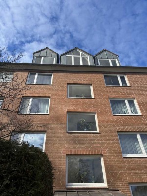 3,5-Zimmer-Maisonette-Wohnung mit Tiefgarage und EBK  in Hamburg Schnelsen
