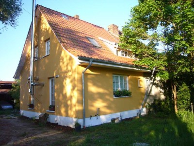 Freistehendes Doppelhaus, 1 DHH kompl. saniert, 2500 m² Grund, provisionsfrei
