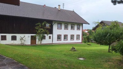 Freundliche 2,5 Zimmer EG Wohnung mit großen Garten in Münsing