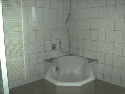 Freundliche und gepflegte 5-Raum-EG-Wohnung mit geh. Innenausstattung mit Balkon und EBK