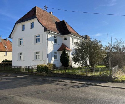 Geräumige 3-Zimmerwohnung mit Balkon,  Gartennutzung und Wohnküche mit  Einbauküche