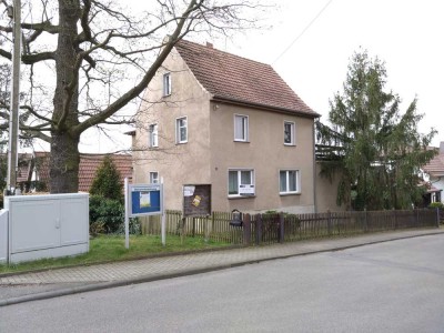 Einfamilienhaus in idyllischem Dorf  mit Nebengebäude