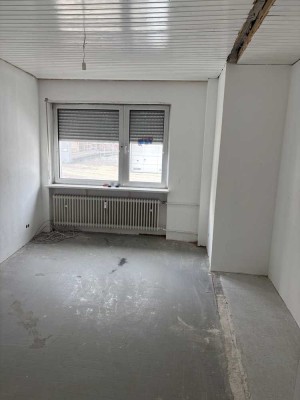 Große Wohnung mit Renovierungsbedarf