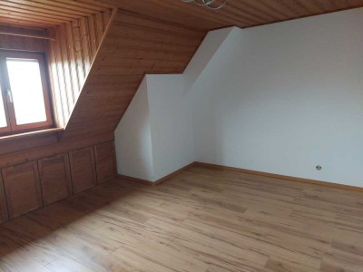 Helle 2-Zimmer Dachgeschosswohnung mit Balkon in Schweitenkirchen