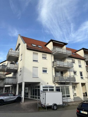 Helle, wunderschöne 2-Zimmer-DG-Wohnung mit großem Balkon und EBK im Herzen von Urbach