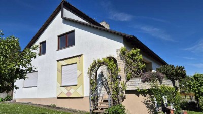 Schöne, sonnige 4-Zimmer-Dachgeschosswohnung mit großem Balkon