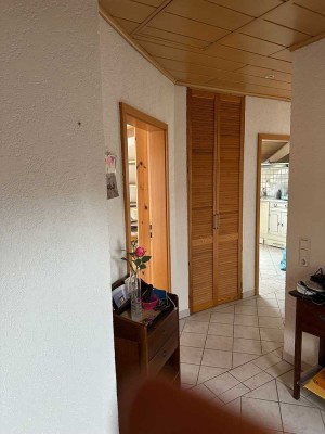 Zentrale, ruhig gelegene 3 ZKB DG Wohnung zu vermieten