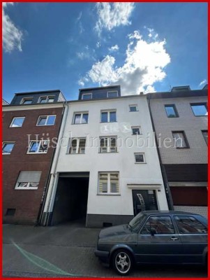 **huesch-immobilien.de**
Renovierte familienfreundliche Wohnung in Essen Steele, perfekt für kleine