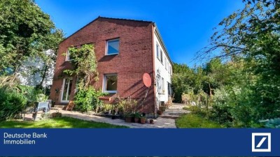 Freistehendes Familiendomizil mit herrlichem Garten und Bulli-Garage!