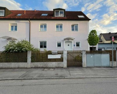 2,5-Zimmer, 1. OG, Mü-Ost, sonnig, grosser Balkon, teilmöbliert, neue Einbauküche, renoviert