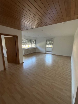 Schöne helle 3-Zimmerwohnung mit EBK in Calmbach