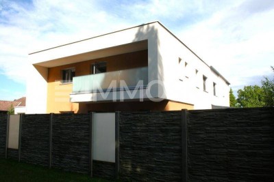 Neuwertiges Familienglück mit großzügigem Freiraum