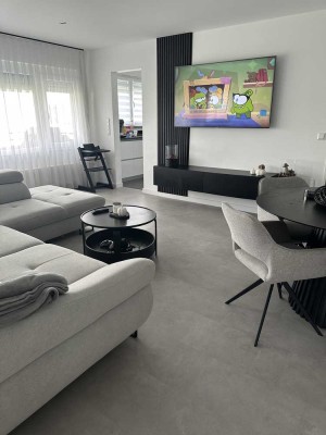 Modernisierte 4-Zimmer-Wohnung mit Balkon und Einbauküche