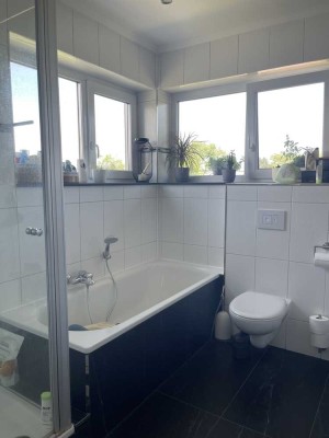 Exklusive, neuwertige 3-Raum-Wohnung mit gehobener Innenausstattung mit Balkon und EBK in Ingelheim