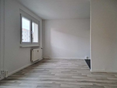 Platz für Ideen – 4 Zimmer mit offener Küche und Balkon ! "Verfügbar ab November"