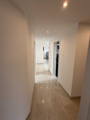 WG -Zimmer zu vermieten, vollständig renovierte 4-Zimmer-Wohnung mit Einbauküche  in Groß-Zimmern