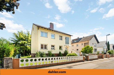 Charmantes Zweifamilienhaus mit Garten in Laubenheim – Potenzial für individuelle Gestaltung