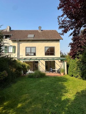 Familienfreundliches Reihenendhaus mit kl. ELW, Terrasse und schönem Garten am Ende einer Sackgasse!