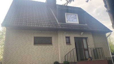 Ahrensburg: Schöne 2 Zimmer Wohnung im Dachgeschoss in Einzelhaus, zentrale Lage, Gartennutzung