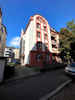 Helle Altbauwohnung (2 ZKB) in reizvollem Jahrhundertwendegebäude