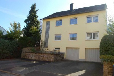 "GEPFLEGTES ZWEIFAMILIENHAUS MIT GARTEN - IN BEVORZUGTER STADTLAGE"