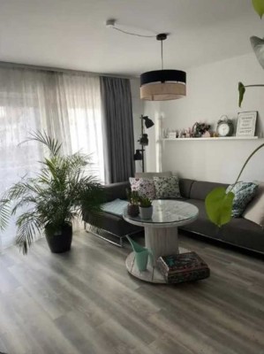 Geschmackvolle 2-Zimmer-Hochparterre-Wohnung mit geh. Innenausstattung mit Balkon und EBK