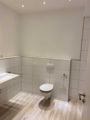 Freundliche und vollst. renovierte 3-Zimmer-Erdgeschosswohnung mit geh. Innenausstattung