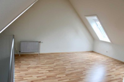 Sonnige, teilmöblierte Wohnung auf 2 Ebenen; Besichtigung am 06.09.25 nach Vereinbarung möglich