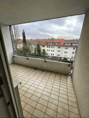 Attraktive 3-Zimmer-Wohnung mit EBK und Balkon in 64283, Darmstadt