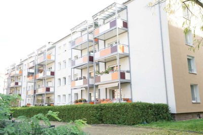 *Attraktive 3-Raum-Wohnung mit Balkon und Gartenanteil*