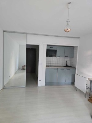 Augsburg Innenstadt 630 € - 33 m² - 1.0 Zi., renoviert mit Dachterrasse