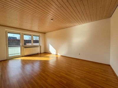 Schöne 1-Zimmerwohnung mit separater Küche, EBK, sonnigem Balkon + Stellplatz