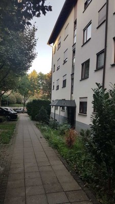 Charmante Dachgeschosswohnung in zentraler, ruhiger Lage.