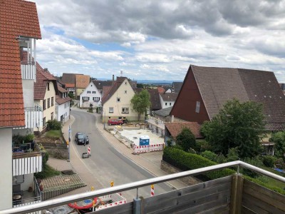 Neuwertige DG-Wohnung mit vier Zimmern sowie Balkon und EBK in Nagold