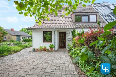 Klein aber oho- Gepflegtes REH mit pflegeleichtem Garten und wohnlich ausgebauten Spitzboden