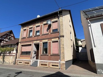 Winzerhaus / Wohnhaus + Nebengebäude und Garage