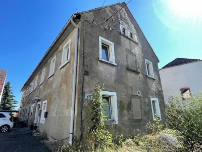 *Teilsanierte u. renovierungsbedürftige Doppelhaushälfte in ruhiger & grüner Lage mit Ausbaureserve*