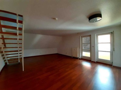 Gepflegte 2,5-Zimmer-Maisonette-Wohnung mit Balkon und EBK in Hessigheim