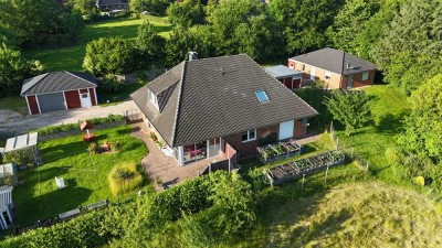 Zwei Häuser. Ein Lebenskonzept. Wohnen mit Weitblick in Hürup bei Flensburg.