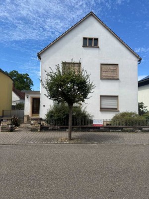 Freistehendes Einfamilienhaus mit großem Potenzial in Linkenheim-Hochstetten zu verkaufen