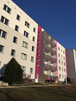 3 Zimmer komplett renoviert mit neuem Bad und EBK