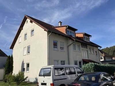 4,5-Zimmer-Dachgeschosswohnung mit Wintergarten/Balkon, Garage, Carport und Stellplatz