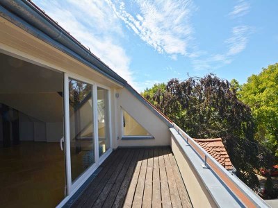 Top-Altbau-Wohnung in historischer Villa -Terrasse mit Weitblick über Leutzsch und  Stellplatz in...