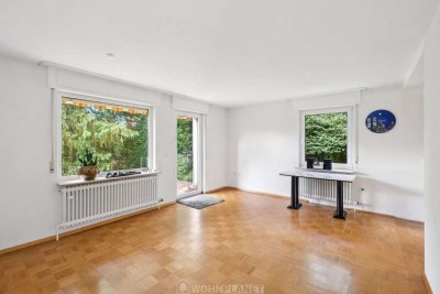 Gepflegte Doppelhaushälfte mit Gartenidylle und Ausbaureserve – 4,5 Zimmer, Einbauküche & Garage