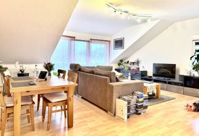 Wunderschöne 3-Zimmer DG-Wohnung mit großem Balkon und Garage