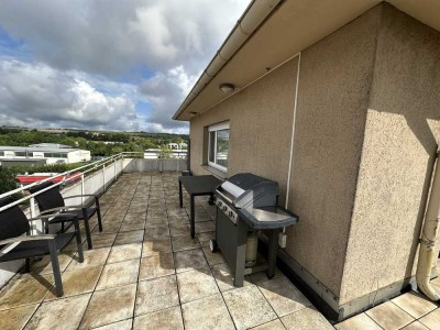 Helle, möblierte Wohnung mit großem Balkon über den Dächern von Kaiserslautern