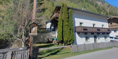 Preislich interessant: Wohnhaus mit drei kleinen Wohneinheiten!